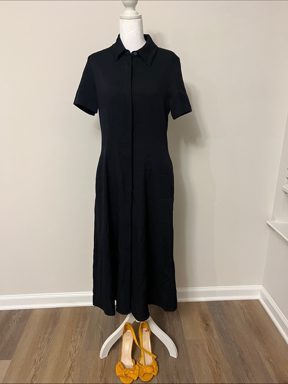 Julia Jordan Black Short-Sleeve Collared Midi Dress